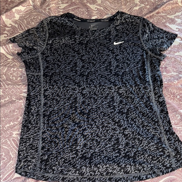 Nike Tops - Nike Dri-Fit Women's Black and Gray Patterned Tee